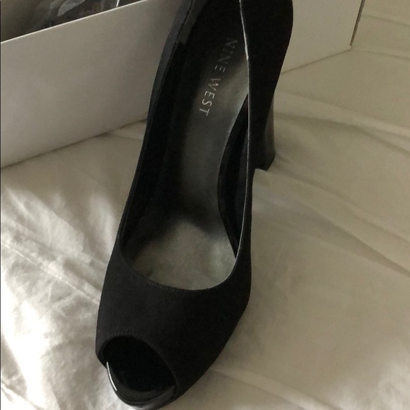 Gorgeous Black Suede Nine West shoes size 6 - Picture 5 of 5
